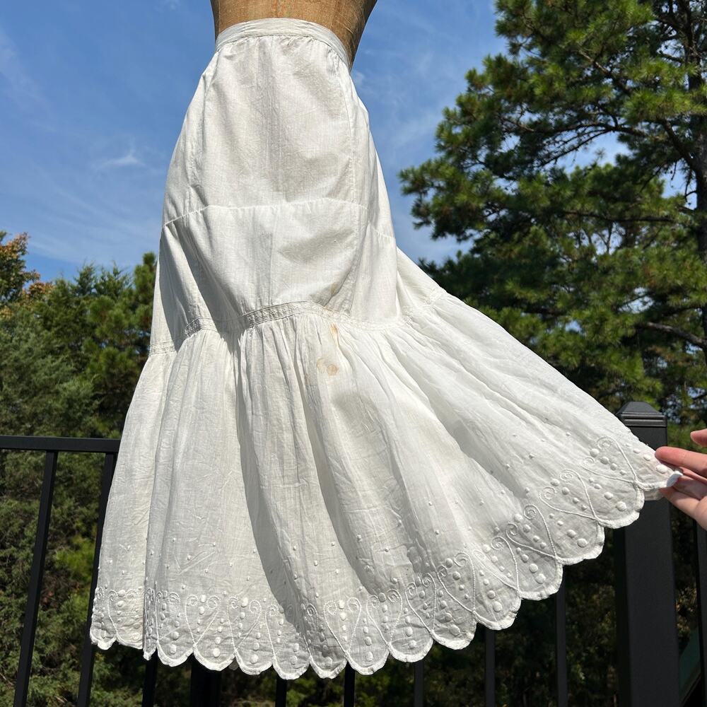 Vintage 1900s Edwardian Embroidered Layered Scalloped Hem Petticoat Skirt S